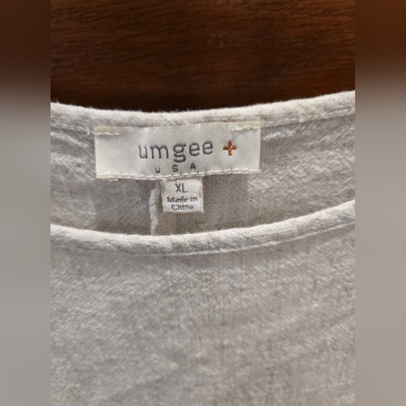 Umgee Beige Top With Leopard Trim And Fringe - Picture 4 of 4